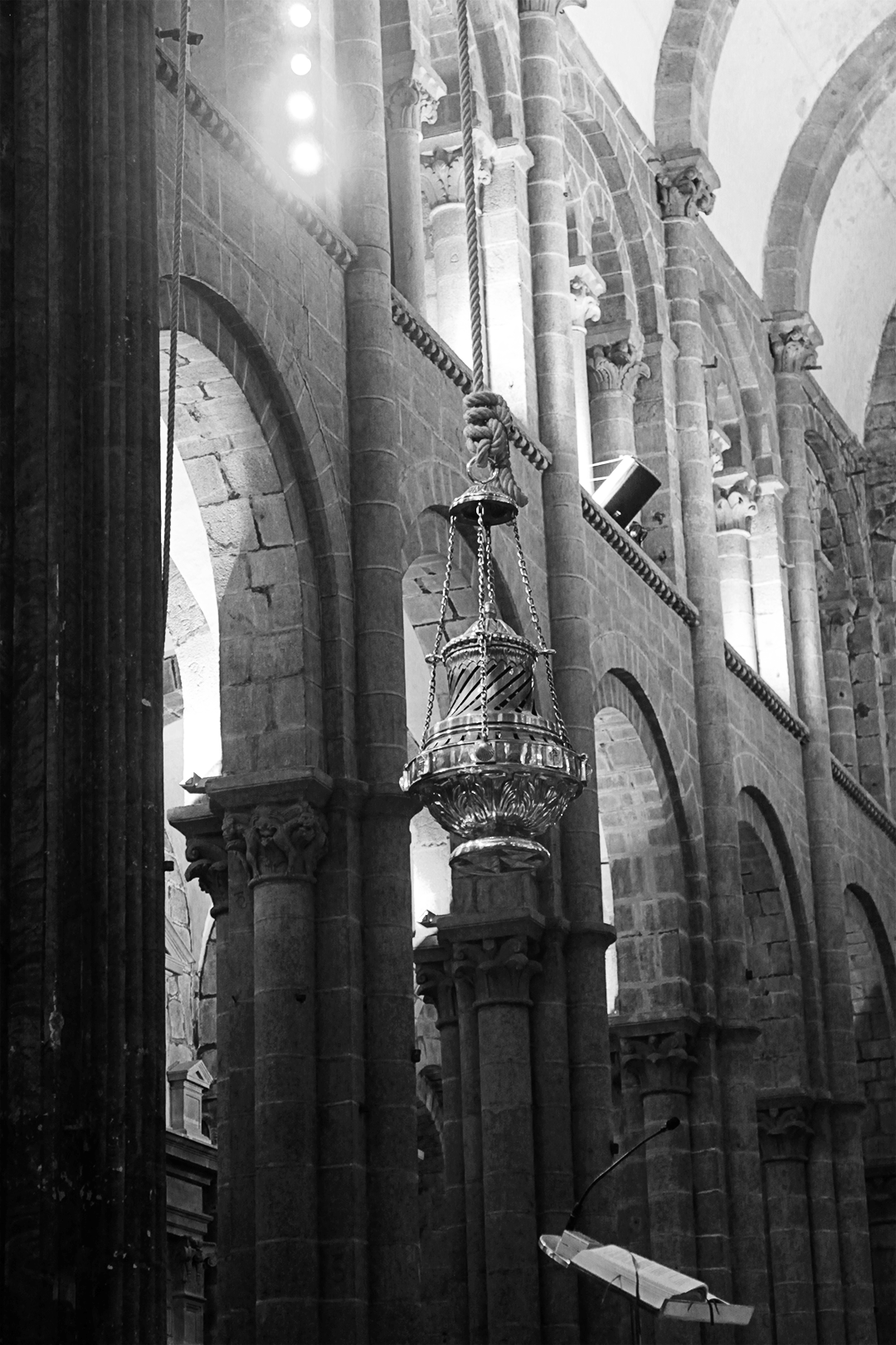 santiago-compostela-botafumeiro-thurible