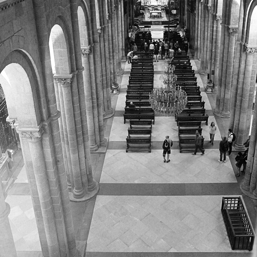 santiago-compostela-cathedral-aisle